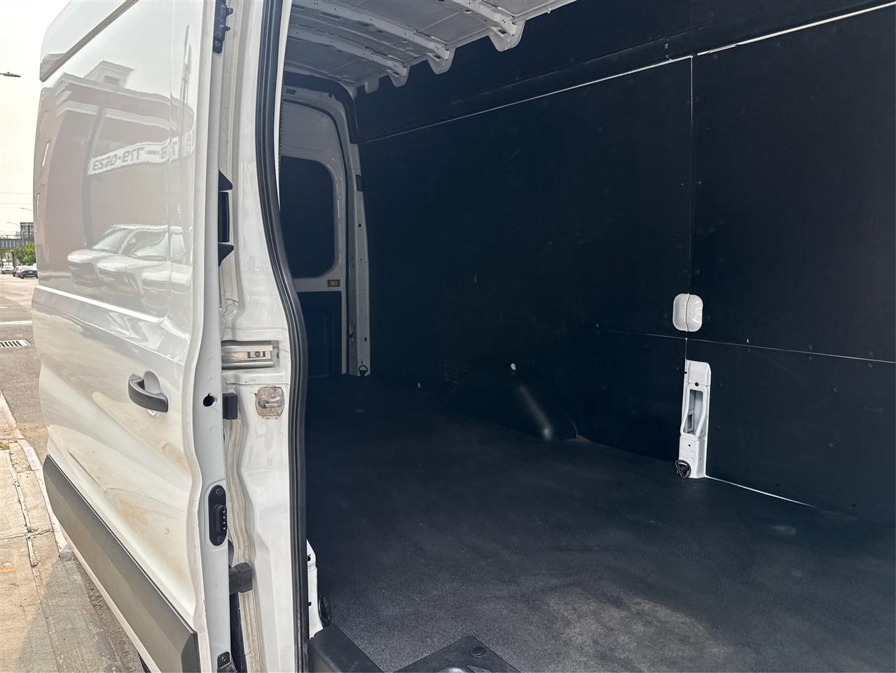 Ford Transit Cargo Van T-250 148" EL Hi Rf 9070 GVWR RWD 2025