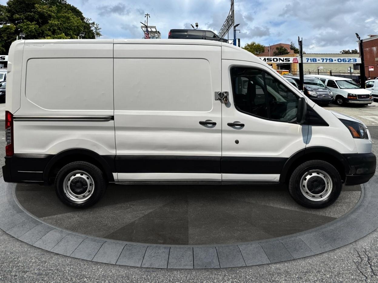 Ford Transit Van T-150 130" Med Rf 8600 GVWR Sliding RH Dr 2019