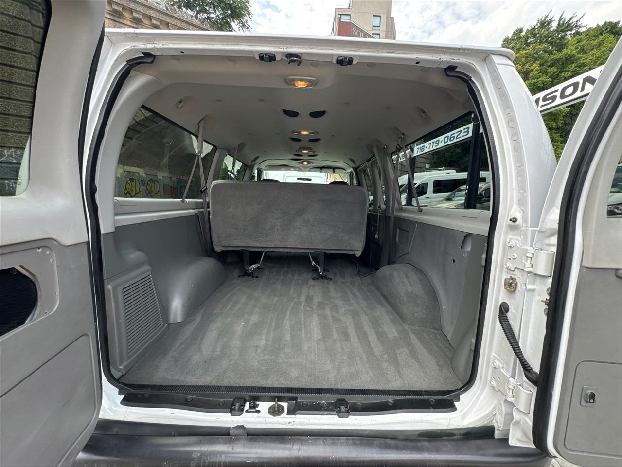 Ford Econoline Wagon E-350 Super Duty XL 2005