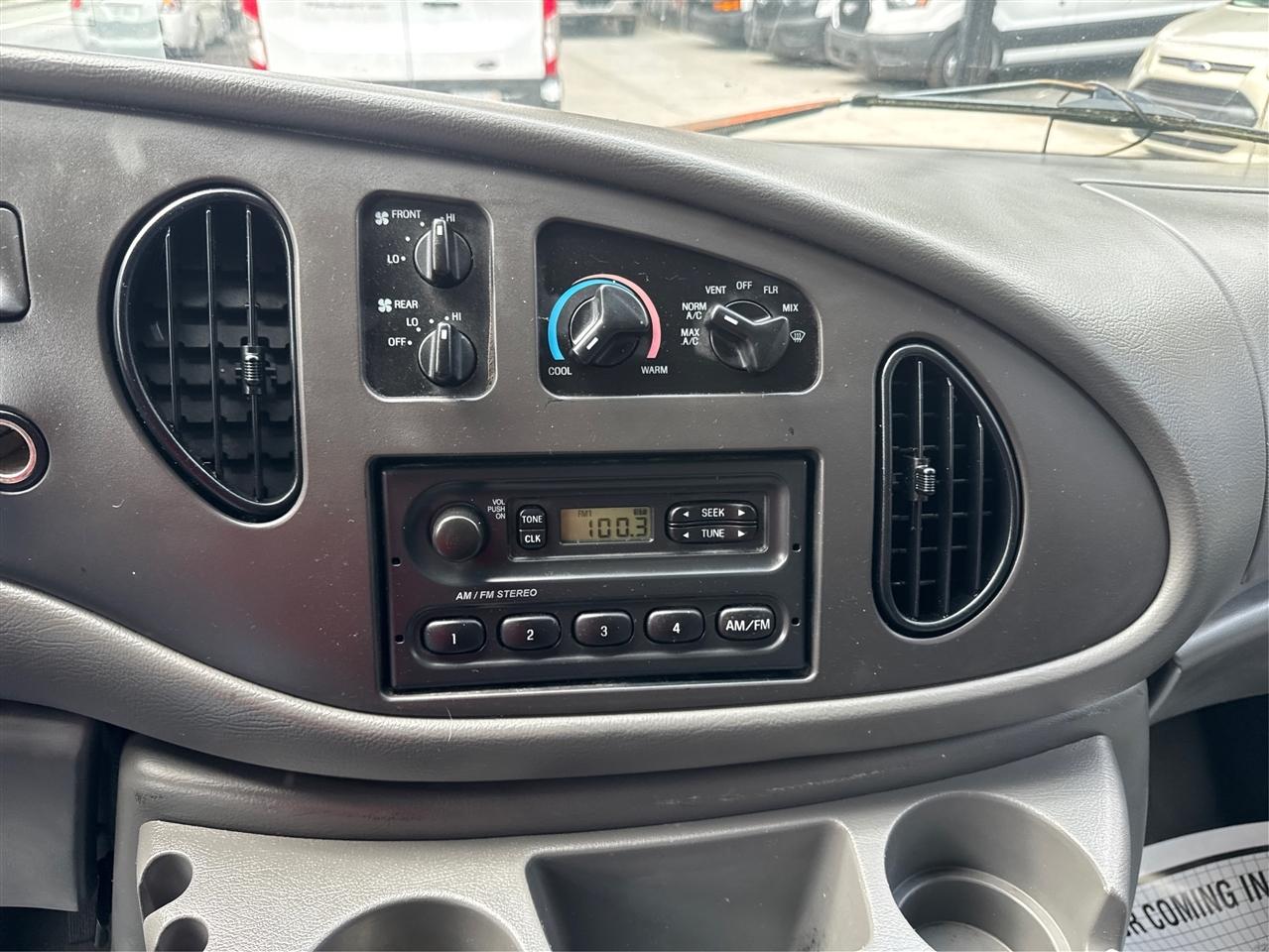 Ford Econoline Wagon E-350 Super Duty XL 2005