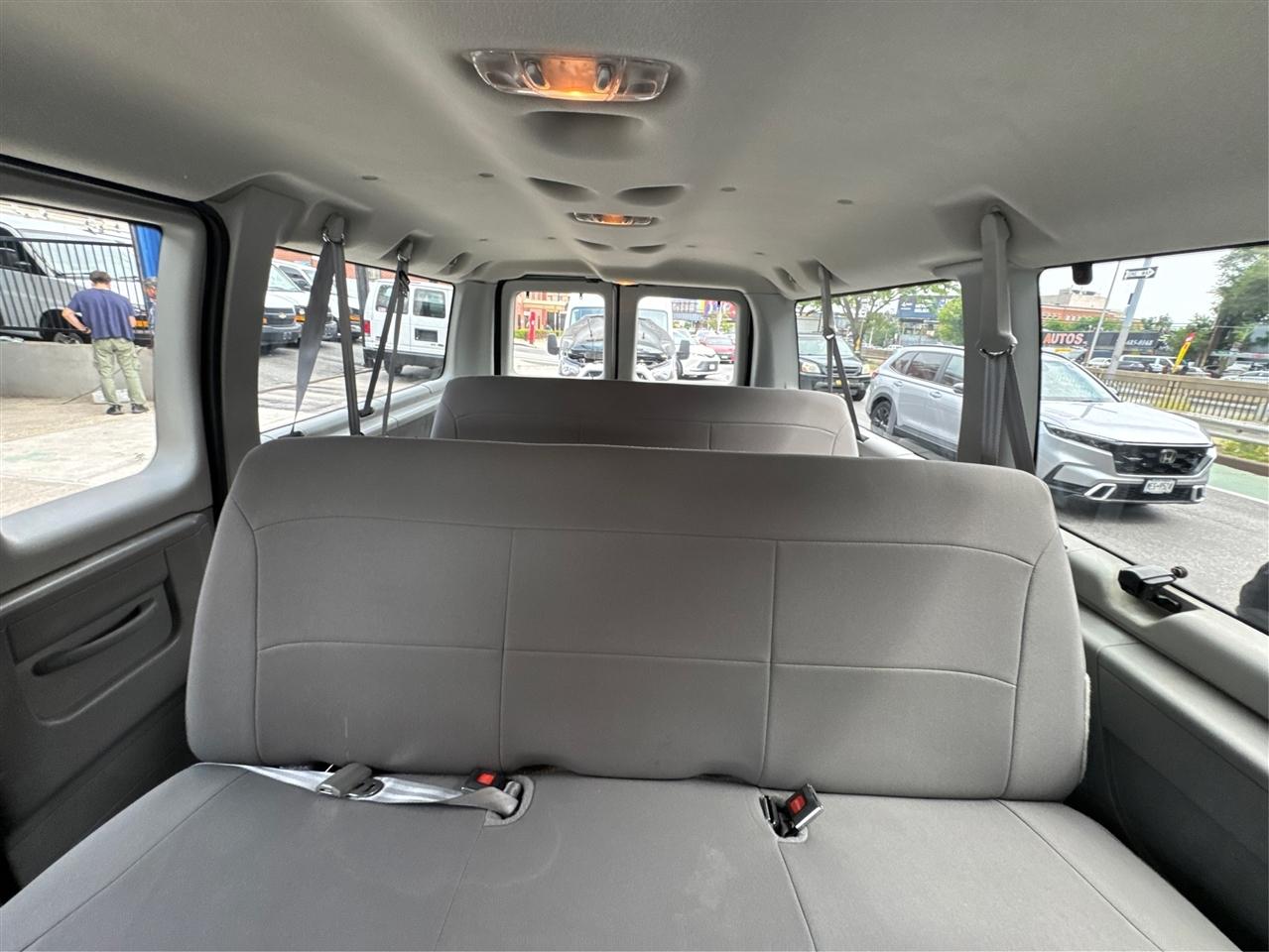 Ford Econoline Wagon E-350 Super Duty XL 2005