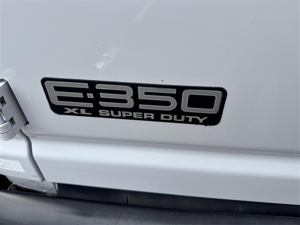 Ford Econoline Wagon E-350 Super Duty XL 2005