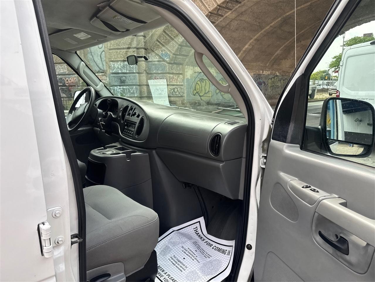 Ford Econoline Wagon E-350 Super Duty XL 2005
