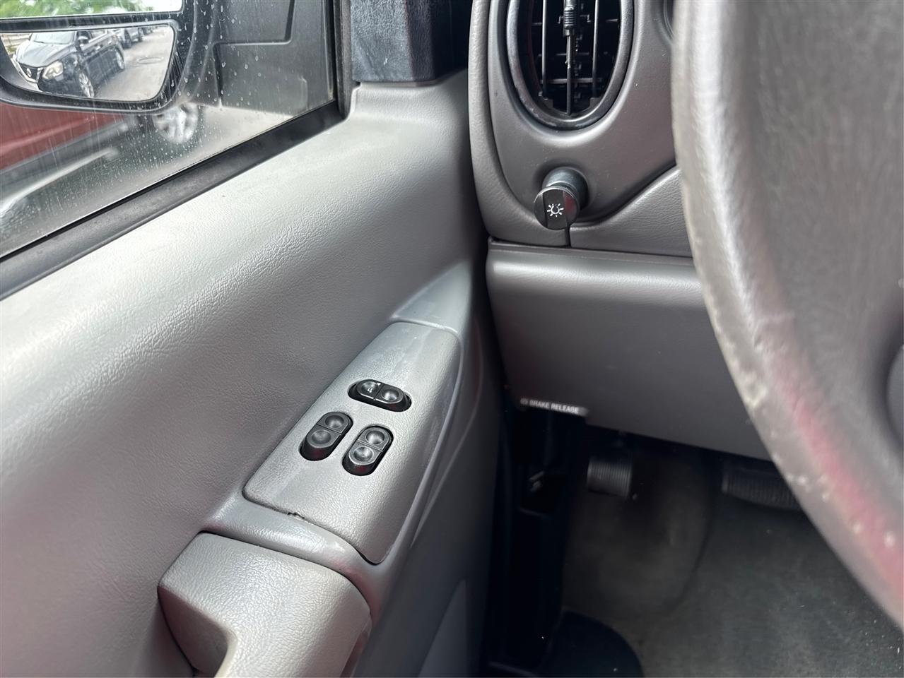 Ford Econoline Wagon E-350 Super Duty XL 2005