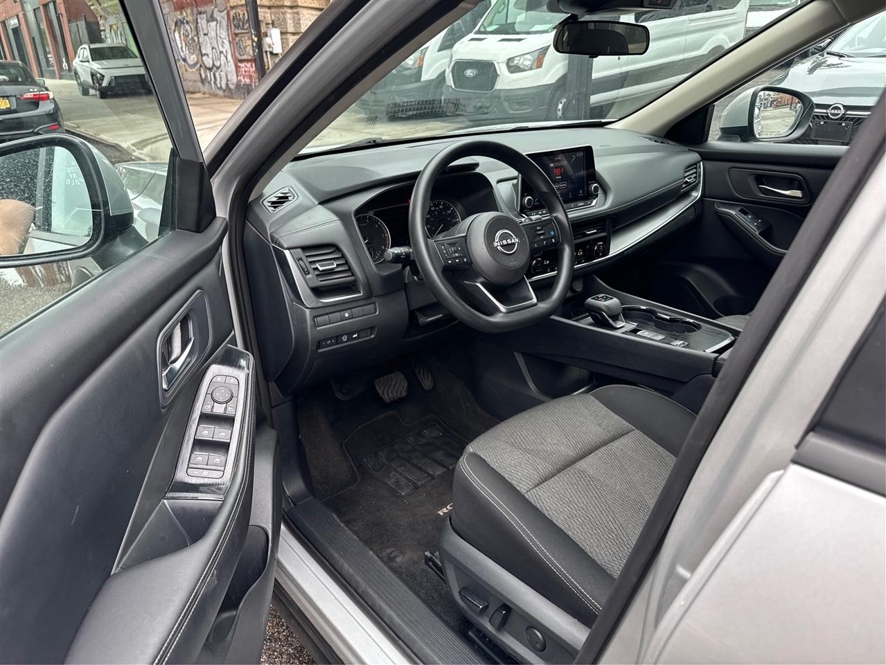 Nissan Rogue FWD SV 2024