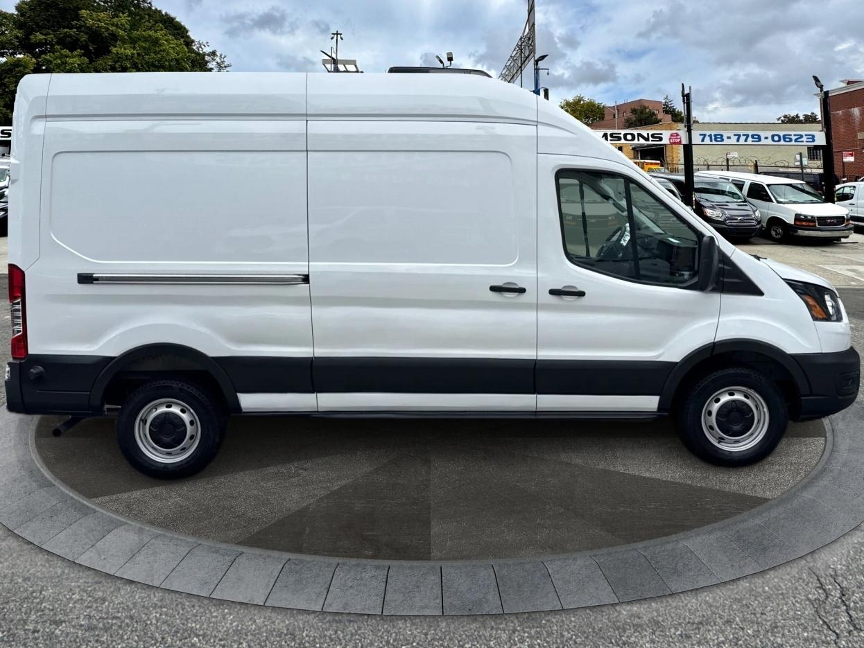 Ford Transit Cargo Van T-250 148" Hi Rf 9070 GVWR RWD 2025