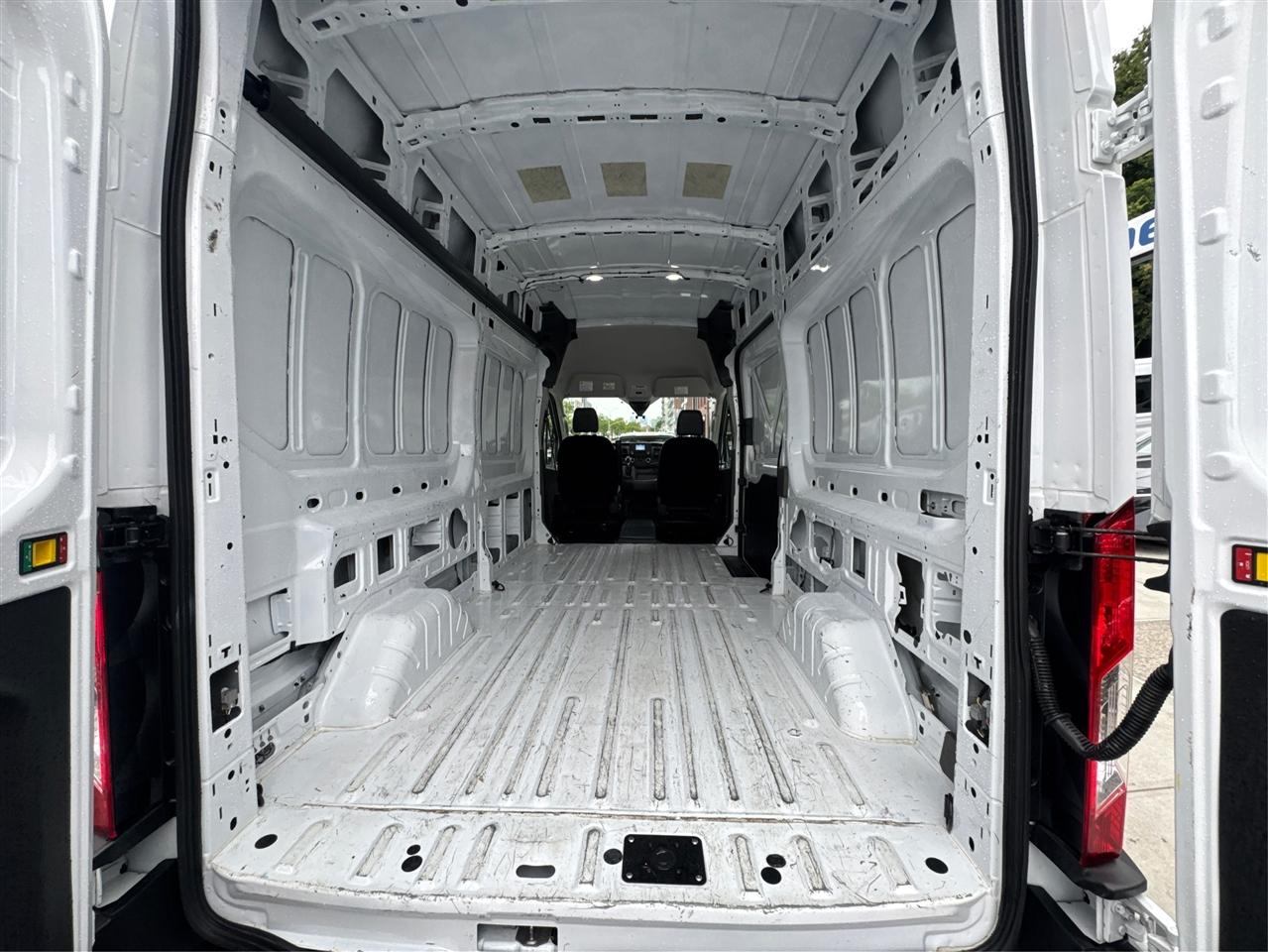 Ford Transit Cargo Van T-250 148" Hi Rf 9070 GVWR RWD 2025