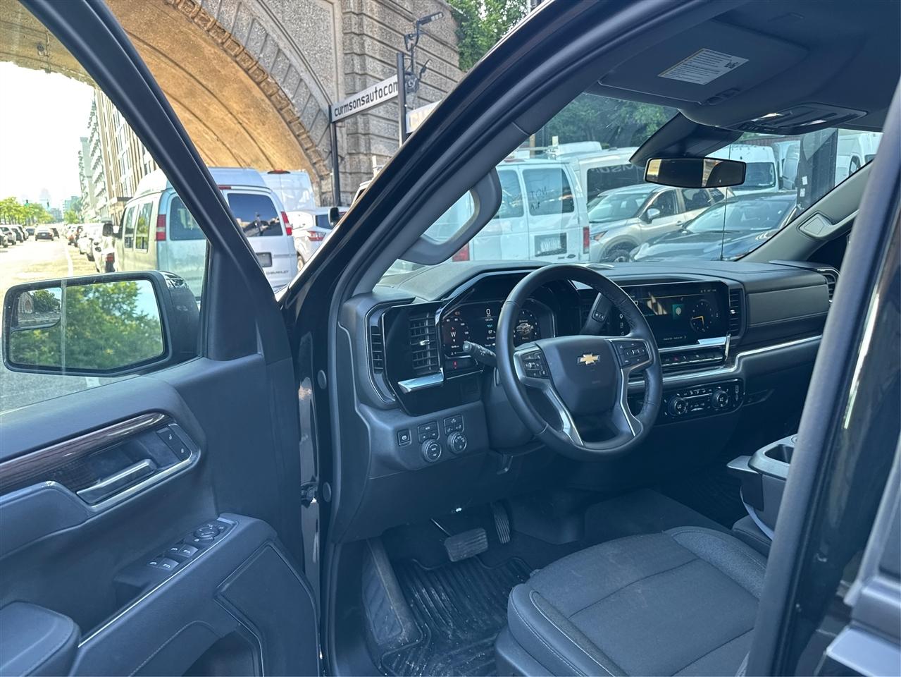 Chevrolet Silverado 1500 4WD Crew Cab 147" LT w/1LT 2026