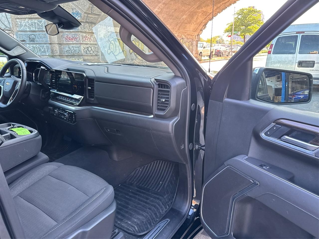 Chevrolet Silverado 1500 4WD Crew Cab 147" LT w/1LT 2026