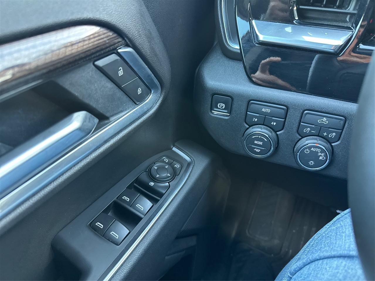 Chevrolet Silverado 1500 4WD Crew Cab 147" LT w/1LT 2026