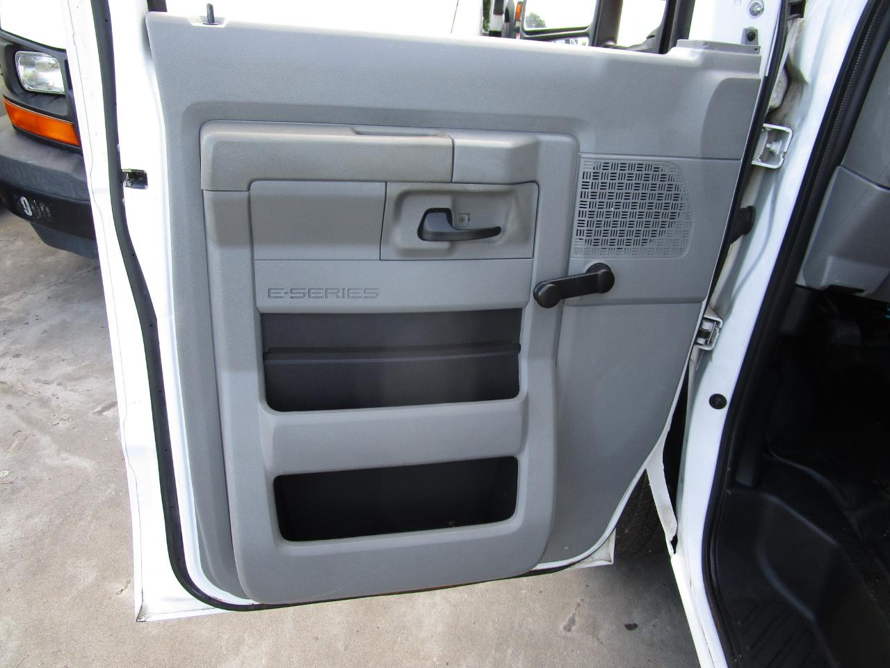 Ford Econoline Cargo Van E-150 Commercial 2012