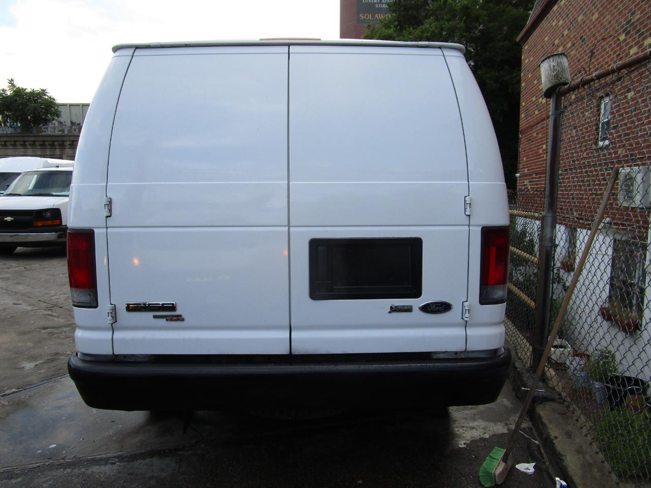 Ford Econoline Cargo Van E-150 Commercial 2012