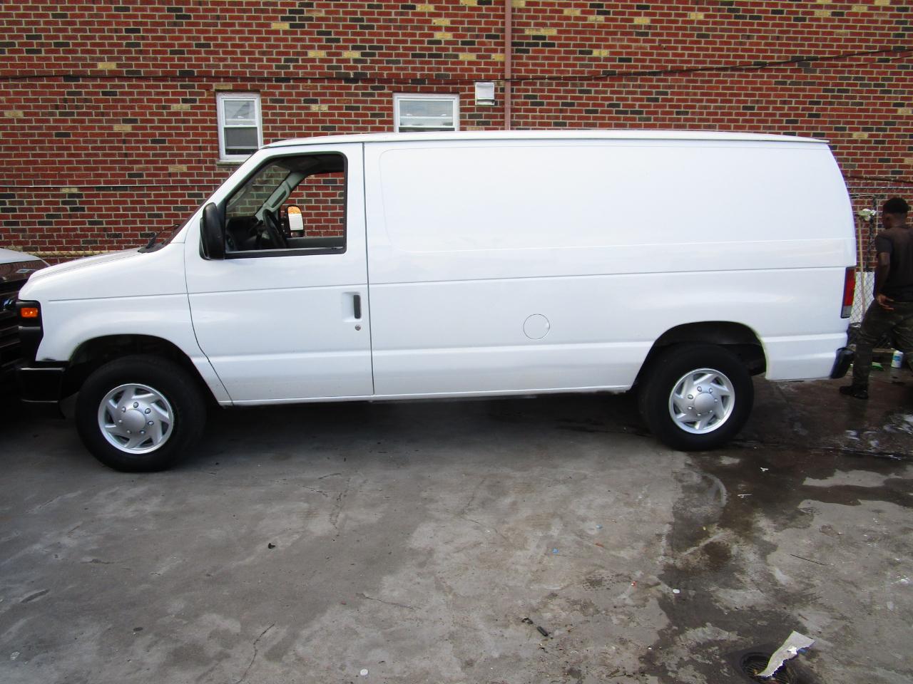 Ford Econoline Cargo Van E-150 Commercial 2012