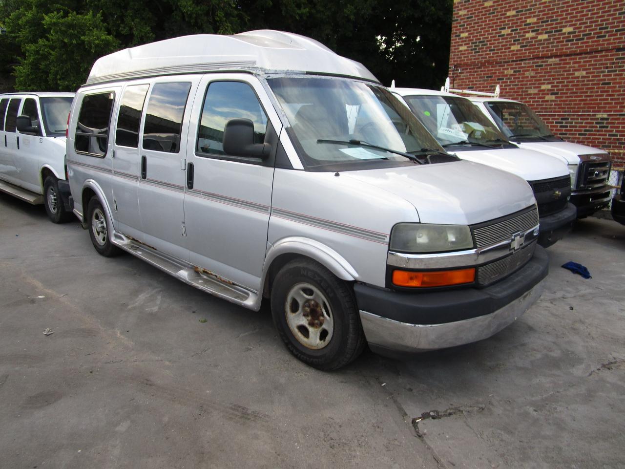 Chevrolet Express Passenger 1500 135" WB RWD 2004