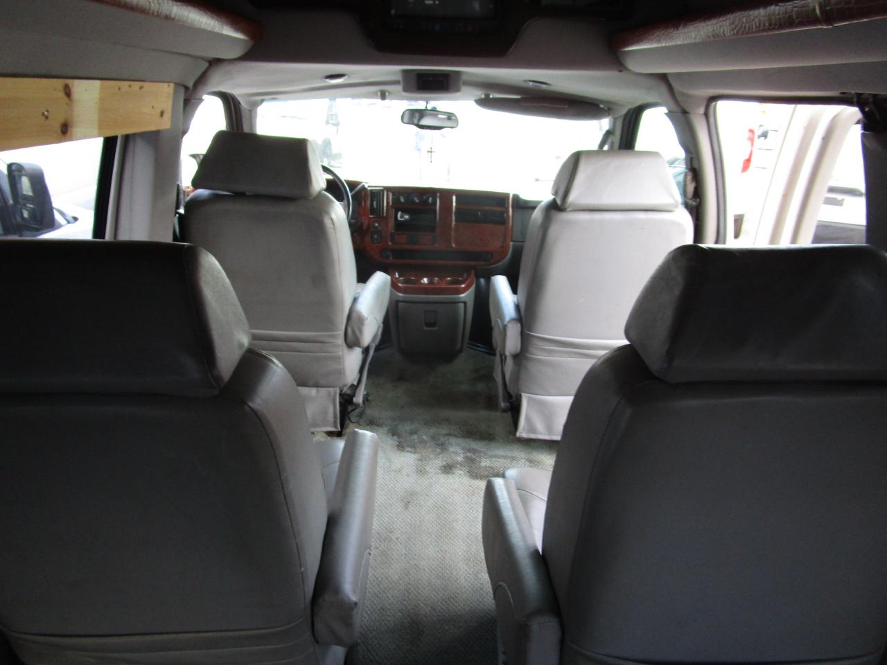 Chevrolet Express Passenger 1500 135" WB RWD 2004