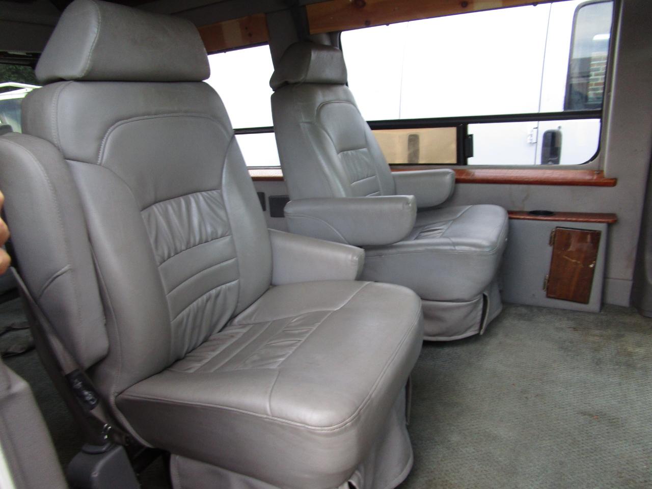 Chevrolet Express Passenger 1500 135" WB RWD 2004