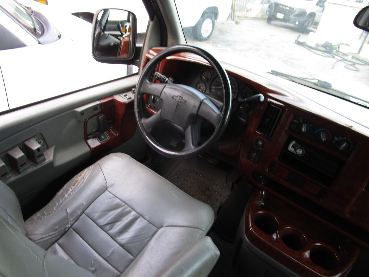 Chevrolet Express Passenger 1500 135" WB RWD 2004