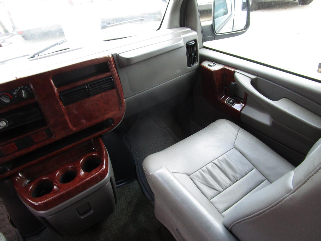 Chevrolet Express Passenger 1500 135" WB RWD 2004