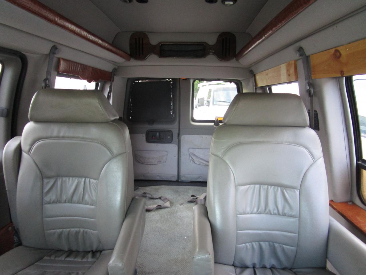 Chevrolet Express Passenger 1500 135" WB RWD 2004