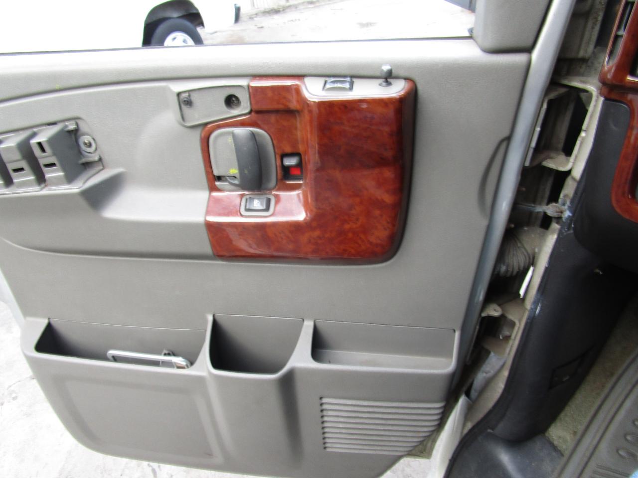 Chevrolet Express Passenger 1500 135" WB RWD 2004