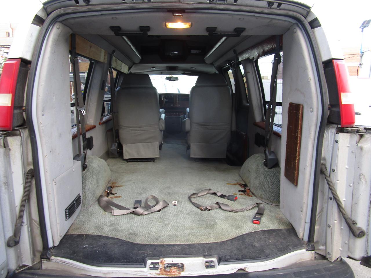 Chevrolet Express Passenger 1500 135" WB RWD 2004