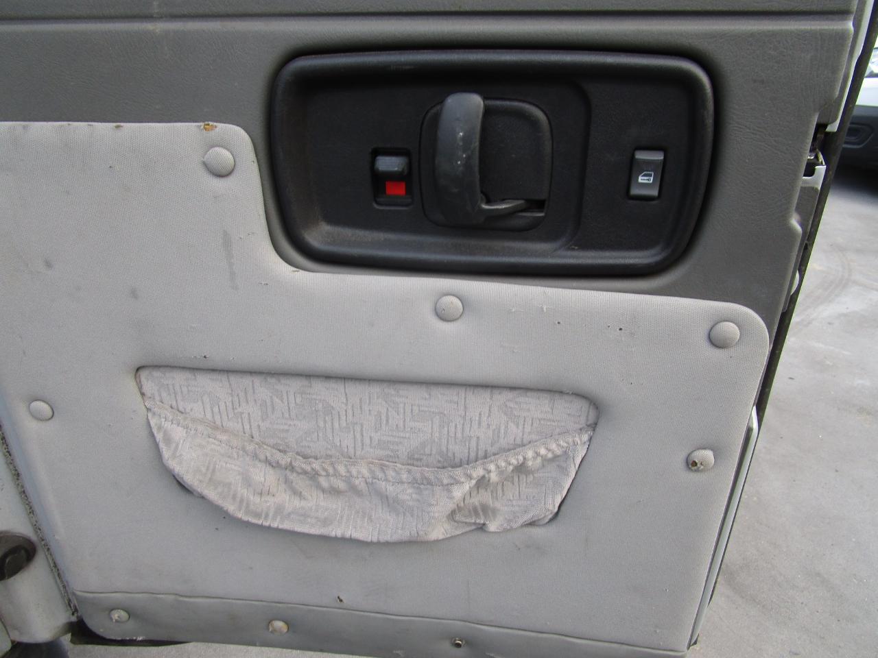 Chevrolet Express Passenger 1500 135" WB RWD 2004