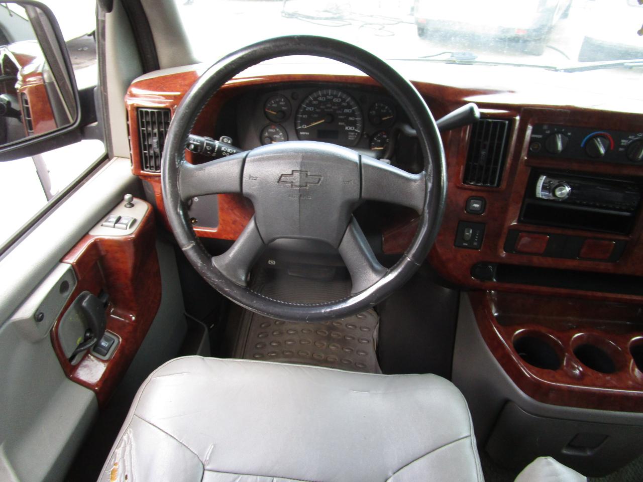Chevrolet Express Passenger 1500 135" WB RWD 2004