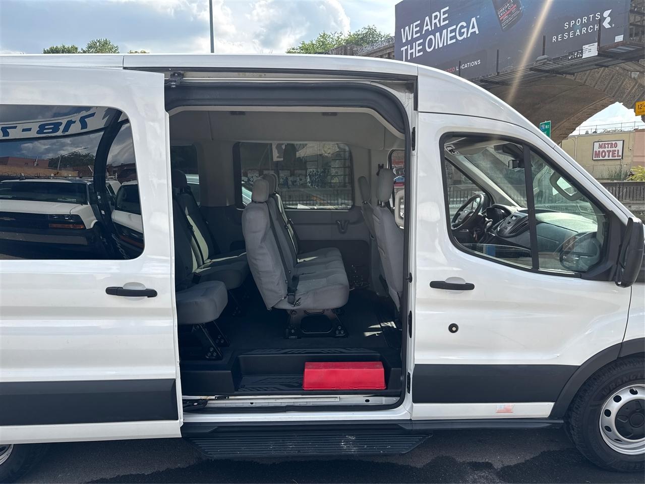 Ford Transit Wagon T-350 148" Med Roof XL Sliding RH Dr 2017