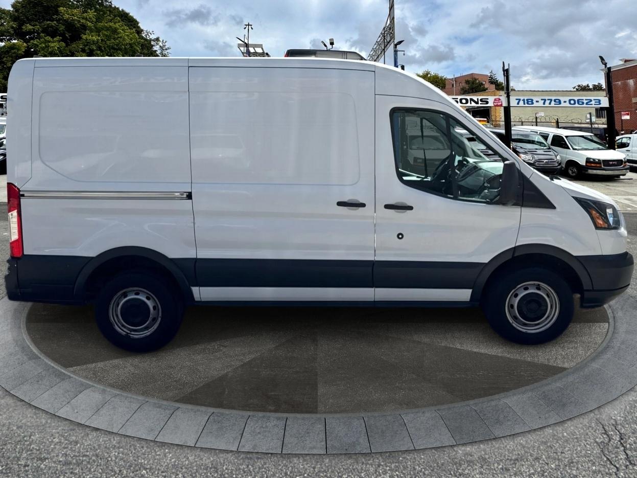 Ford Transit Cargo Van T-250 130" Med Rf 9000 GVWR Sliding RH Dr 2015
