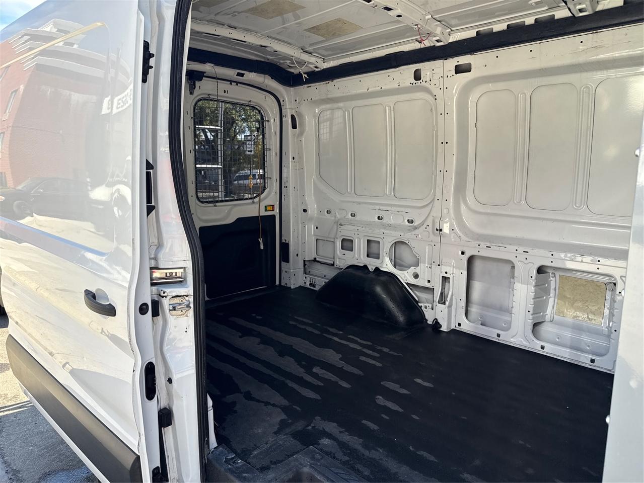 Ford Transit Cargo Van T-250 130" Med Rf 9000 GVWR Sliding RH Dr 2015