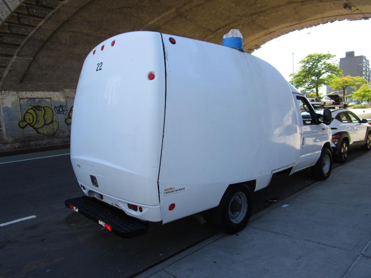 Ford Econoline Commercial Cutaway E-350 Super Duty 138" WB SRW 2005