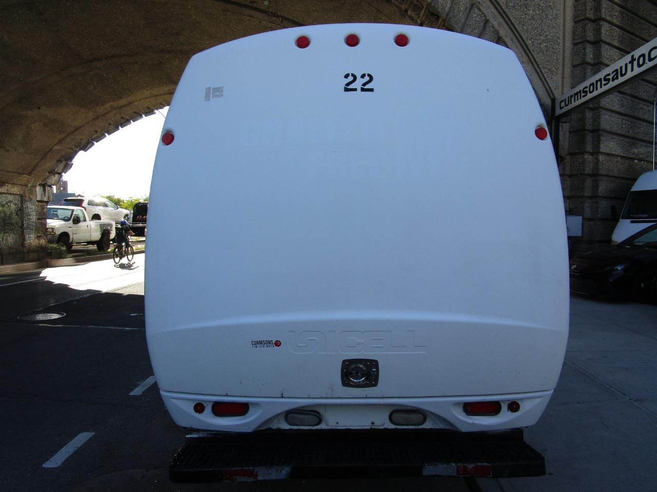 Ford Econoline Commercial Cutaway E-350 Super Duty 138" WB SRW 2005