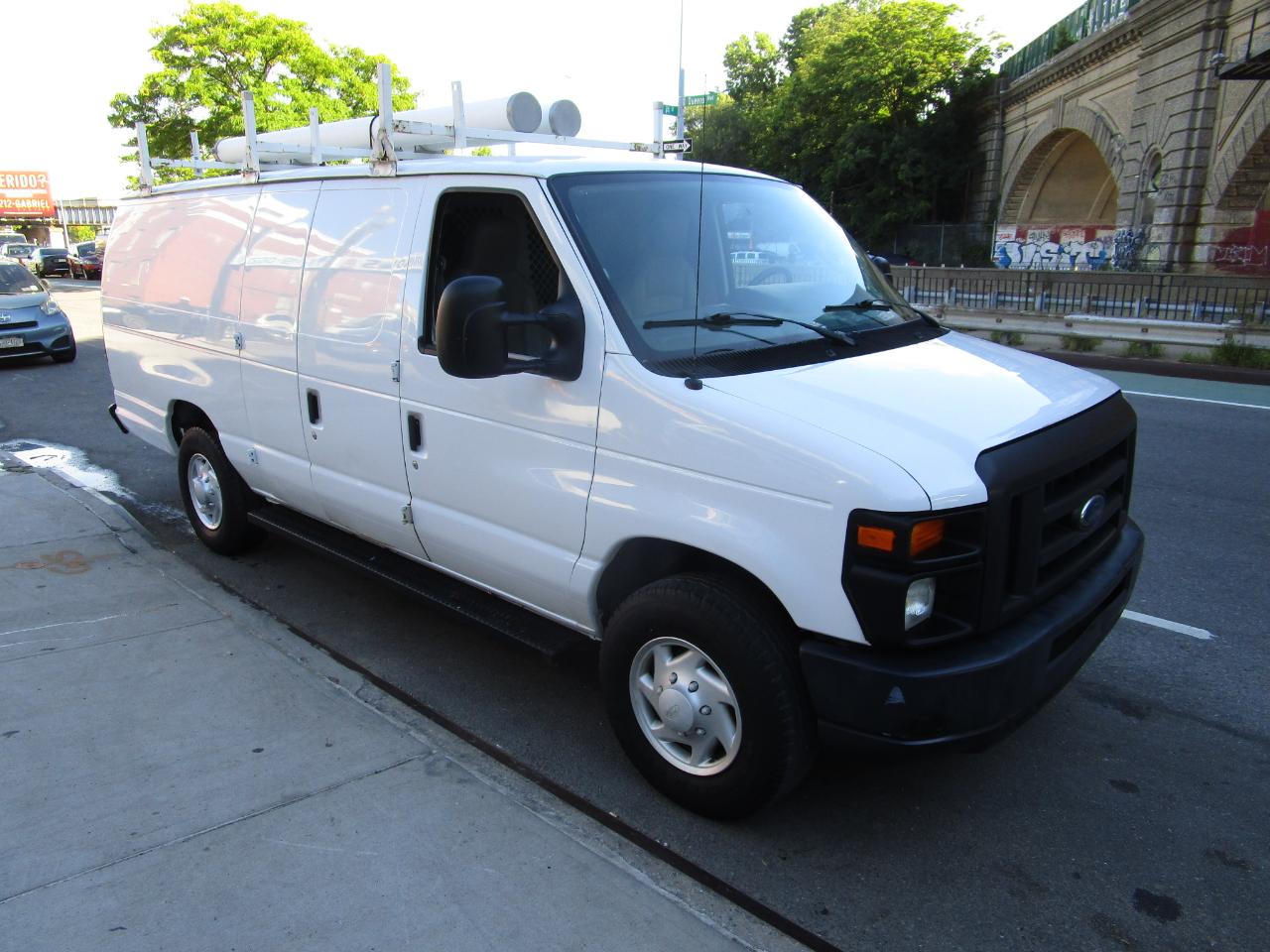 Ford Econoline Cargo Van E-350 Super Duty Ext Commercial 2013