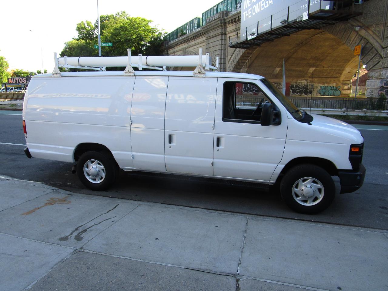 Ford Econoline Cargo Van E-350 Super Duty Ext Commercial 2013