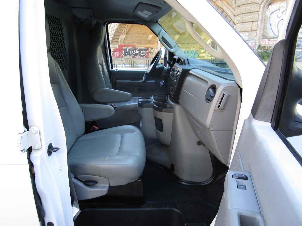 Ford Econoline Cargo Van E-350 Super Duty Ext Commercial 2013
