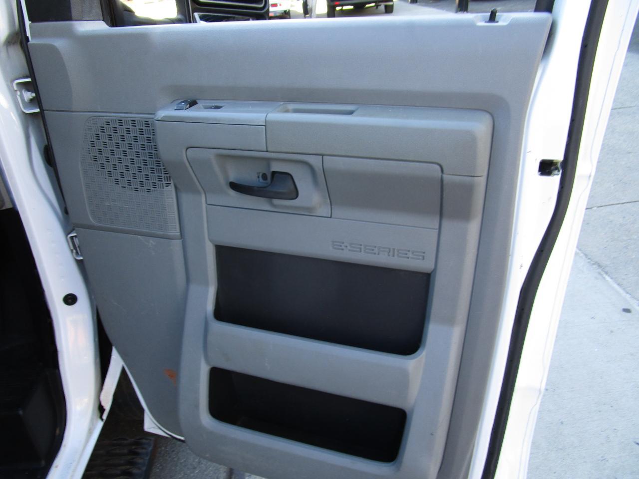 Ford Econoline Cargo Van E-350 Super Duty Ext Commercial 2013