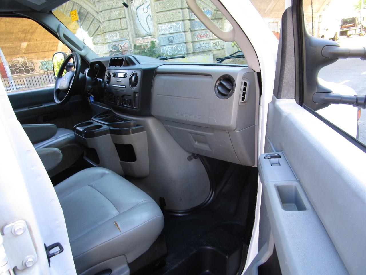Ford Econoline Cargo Van E-350 Super Duty Ext Commercial 2013