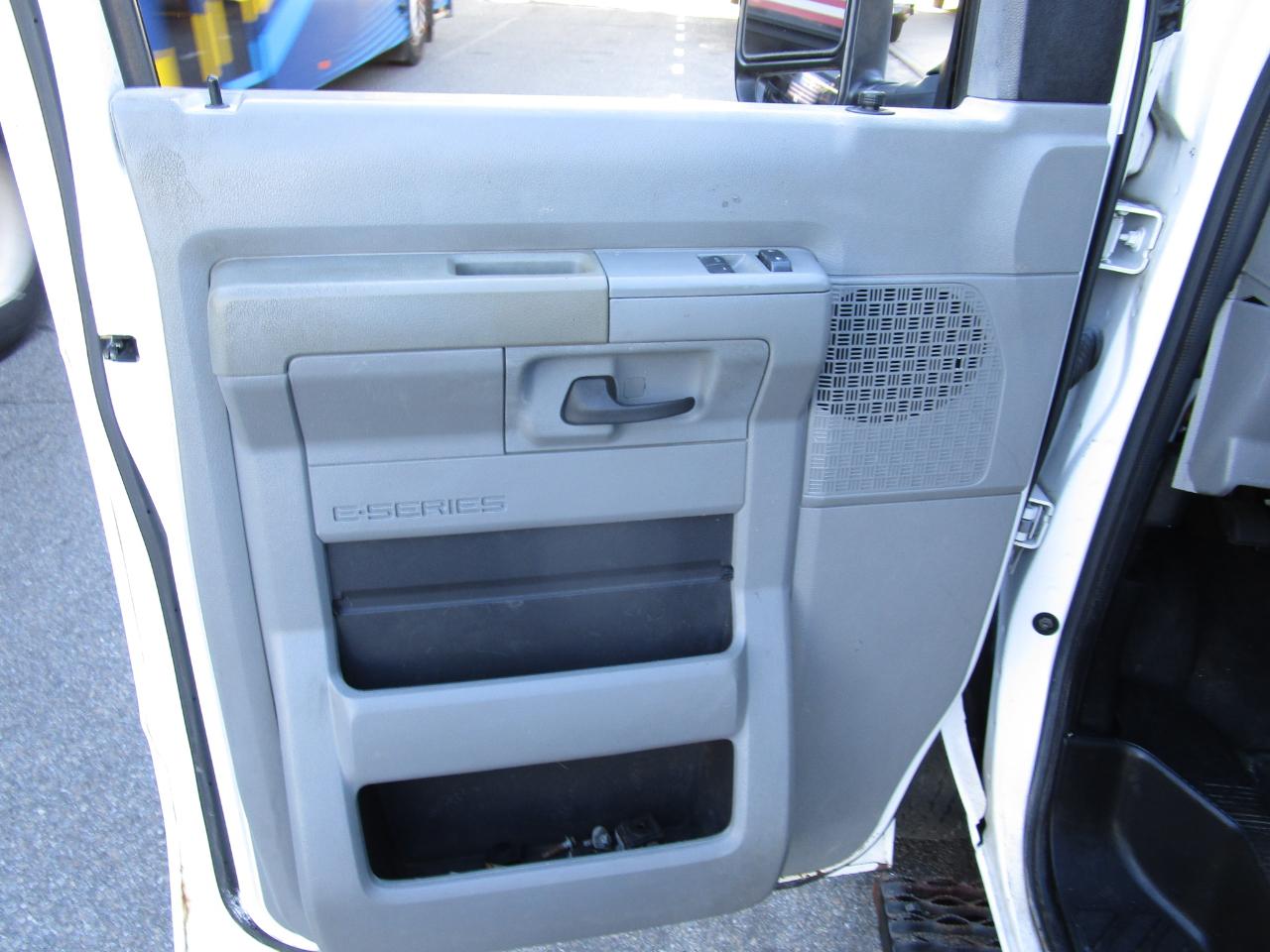 Ford Econoline Cargo Van E-350 Super Duty Ext Commercial 2013