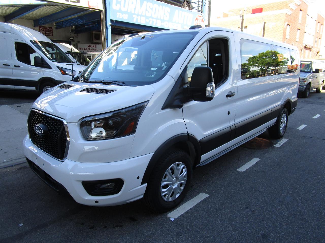 Ford Transit Passenger Wagon T-350 148" Low Roof XLT RWD 2026