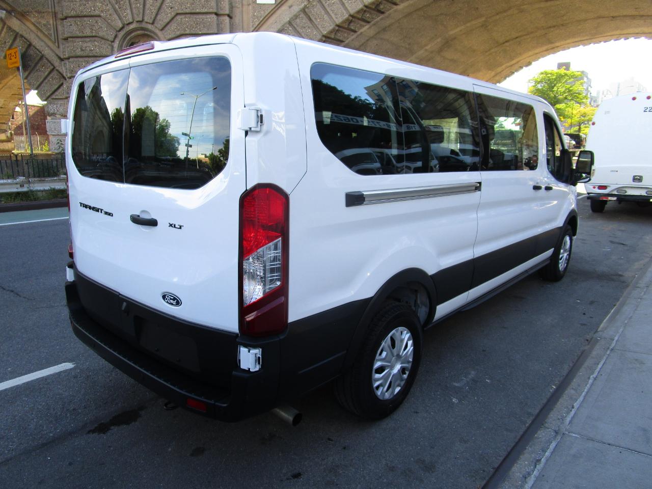 Ford Transit Passenger Wagon T-350 148" Low Roof XLT RWD 2026