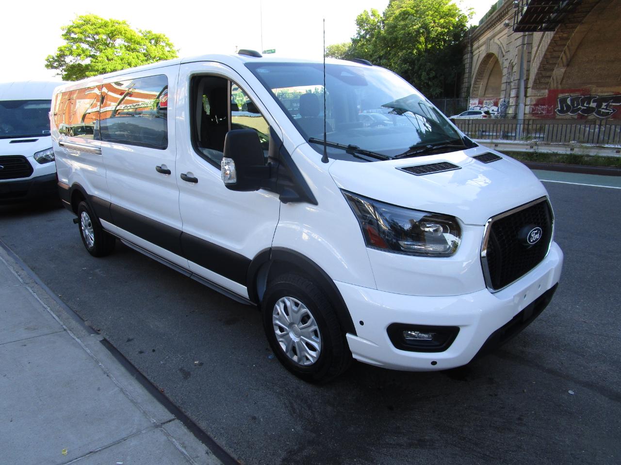 Ford Transit Passenger Wagon T-350 148" Low Roof XLT RWD 2026