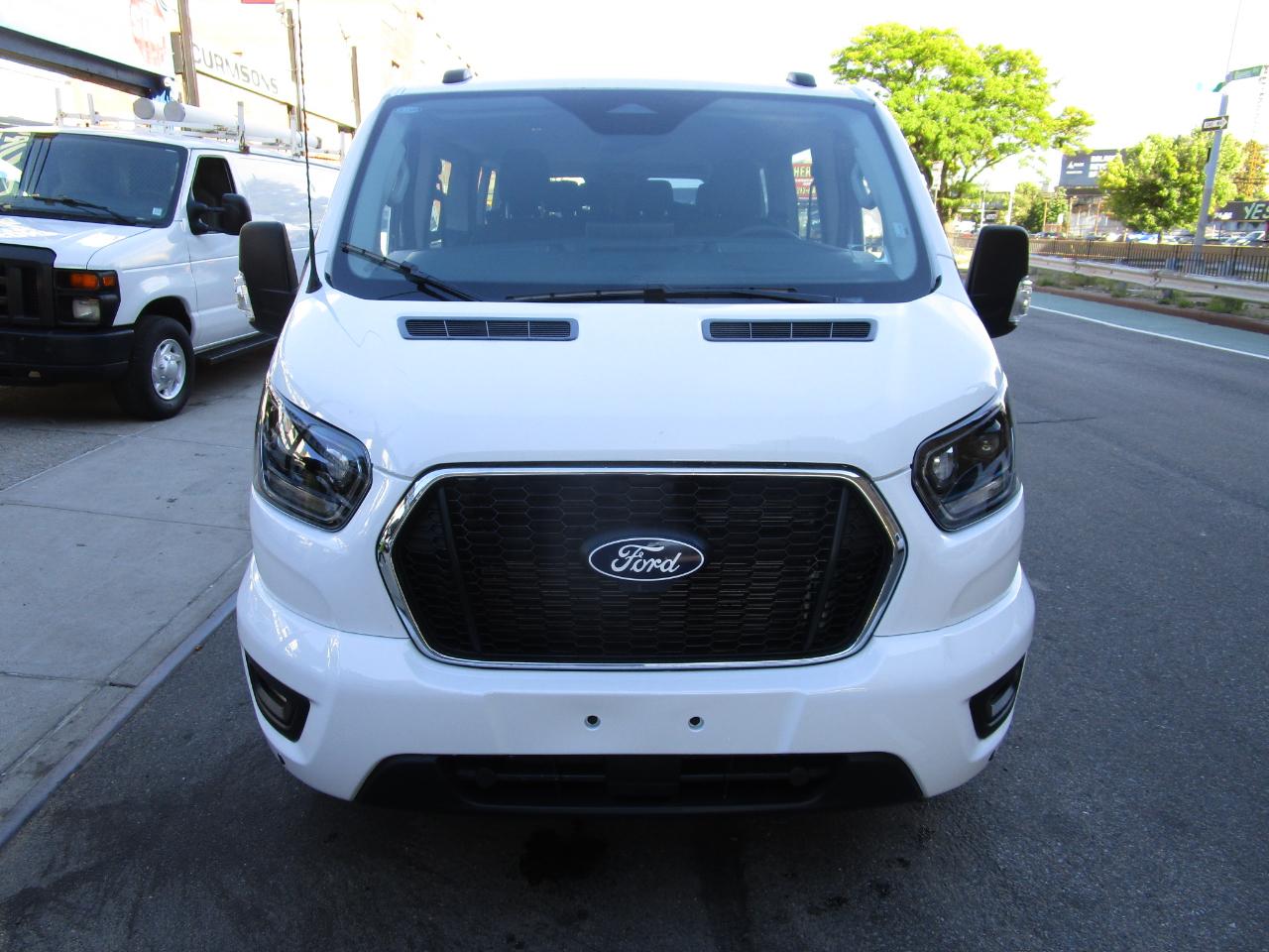 Ford Transit Passenger Wagon T-350 148" Low Roof XLT RWD 2026
