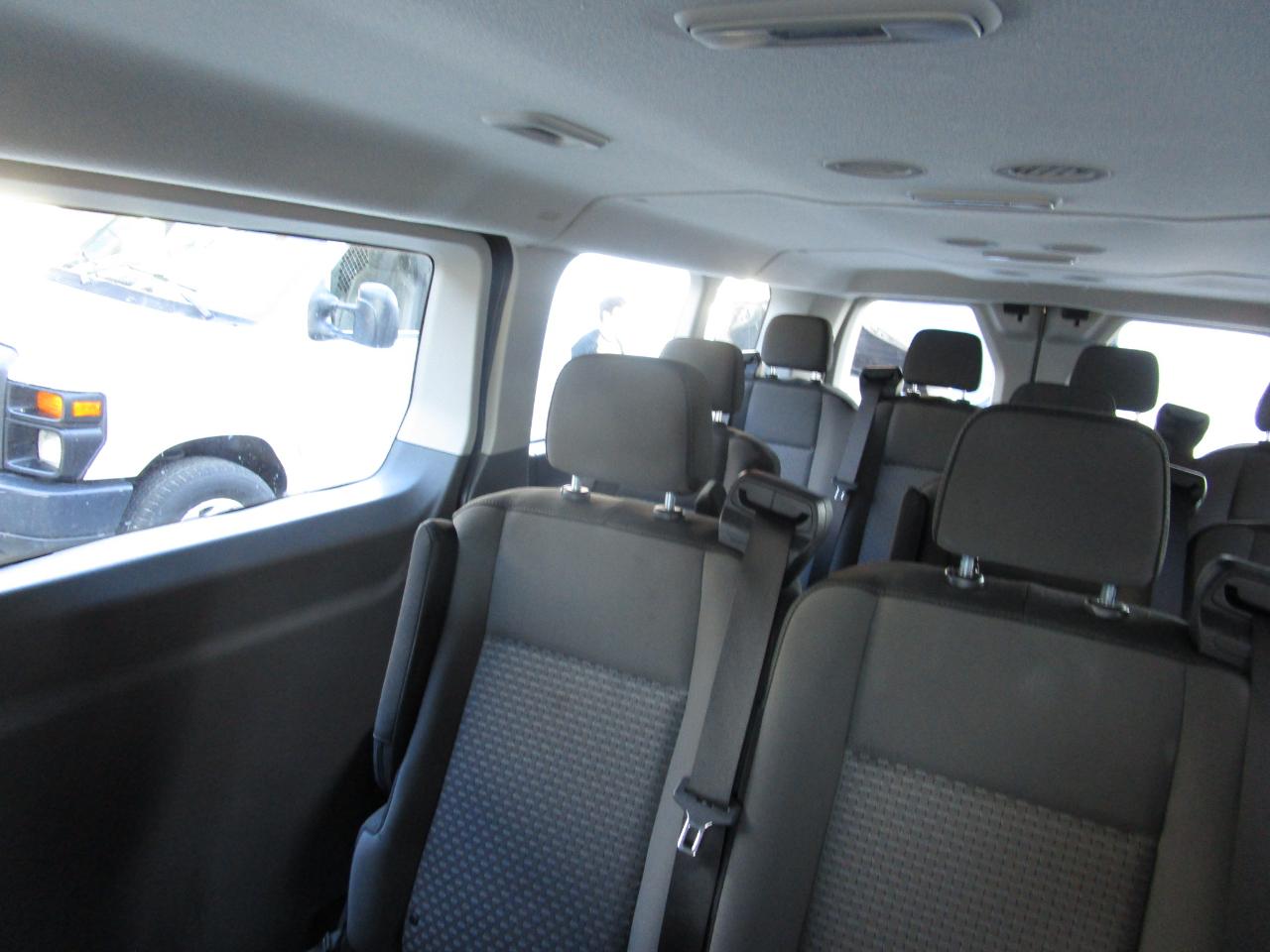 Ford Transit Passenger Wagon T-350 148" Low Roof XLT RWD 2026
