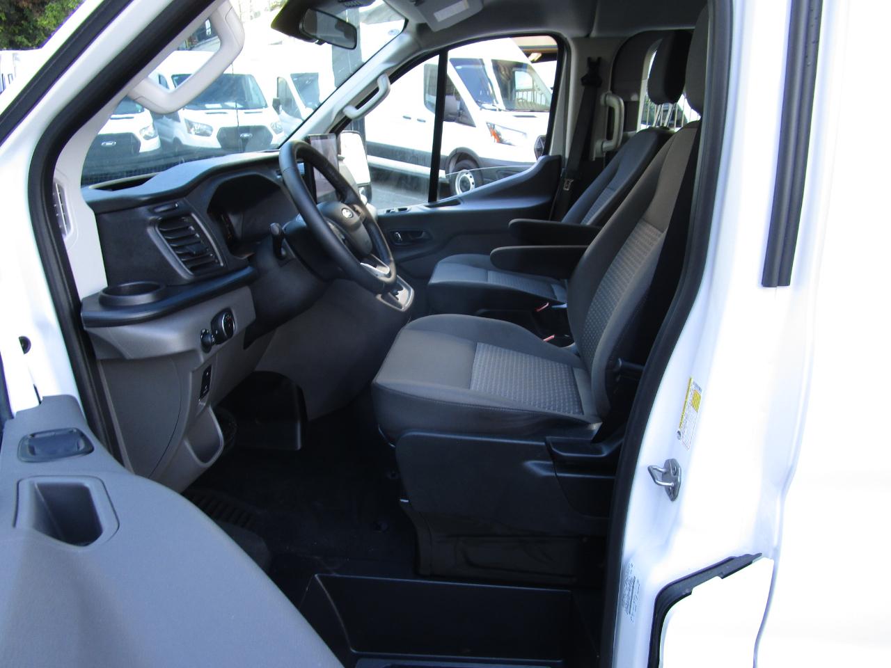 Ford Transit Passenger Wagon T-350 148" Low Roof XLT RWD 2026
