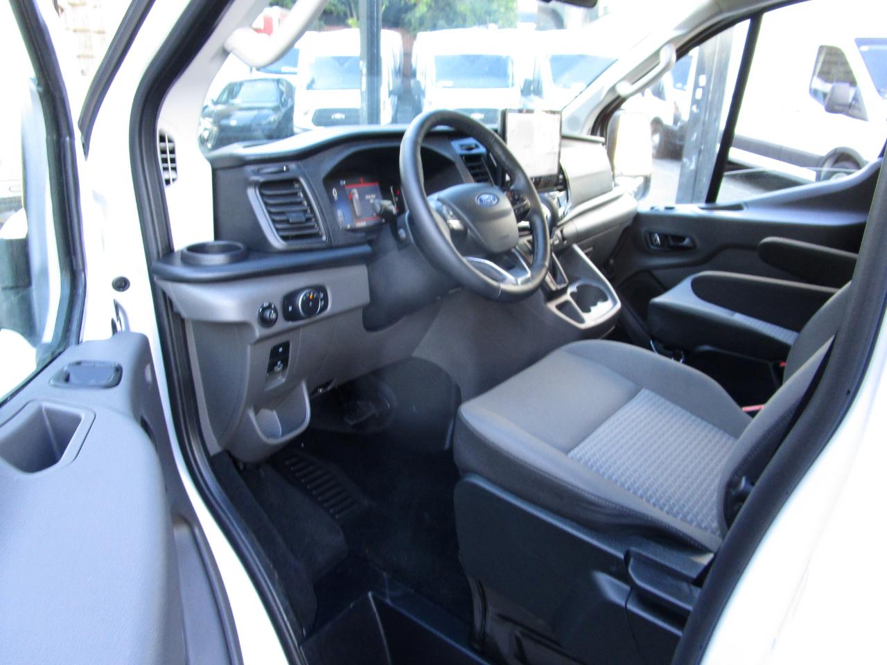 Ford Transit Passenger Wagon T-350 148" Low Roof XLT RWD 2026