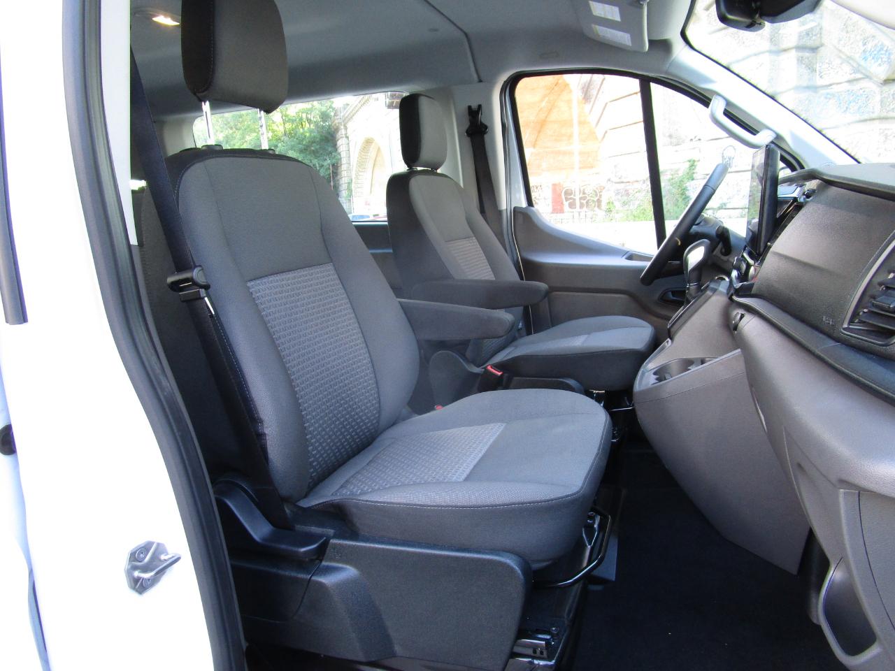 Ford Transit Passenger Wagon T-350 148" Low Roof XLT RWD 2026
