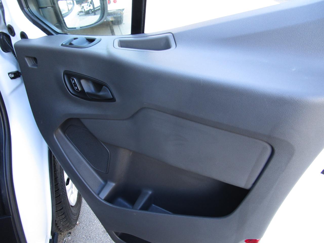 Ford Transit Passenger Wagon T-350 148" Low Roof XLT RWD 2026