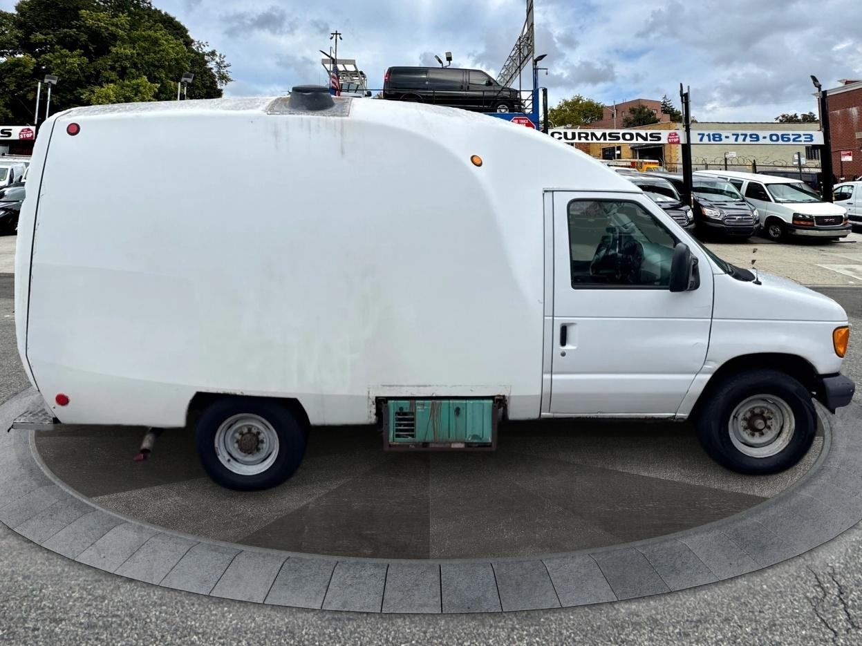 Ford Econoline Commercial Cutaway E-350 Super Duty 138" WB SRW 2006
