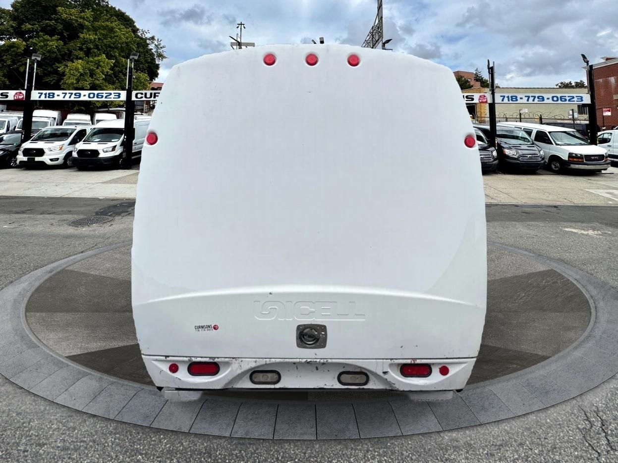 Ford Econoline Commercial Cutaway E-350 Super Duty 138" WB SRW 2006