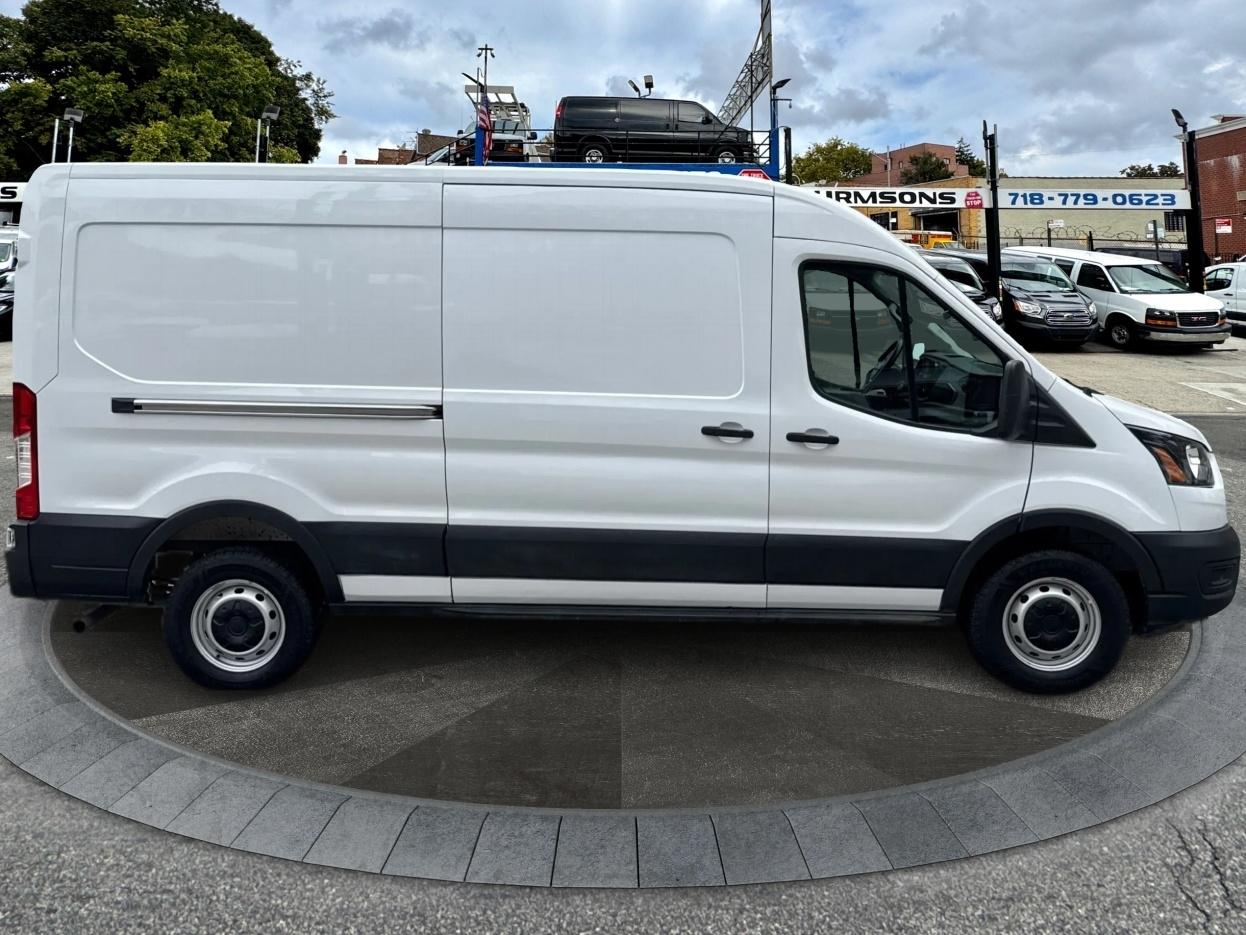 Ford Transit Cargo Van T-250 148" Med Rf 9070 GVWR RWD 2025